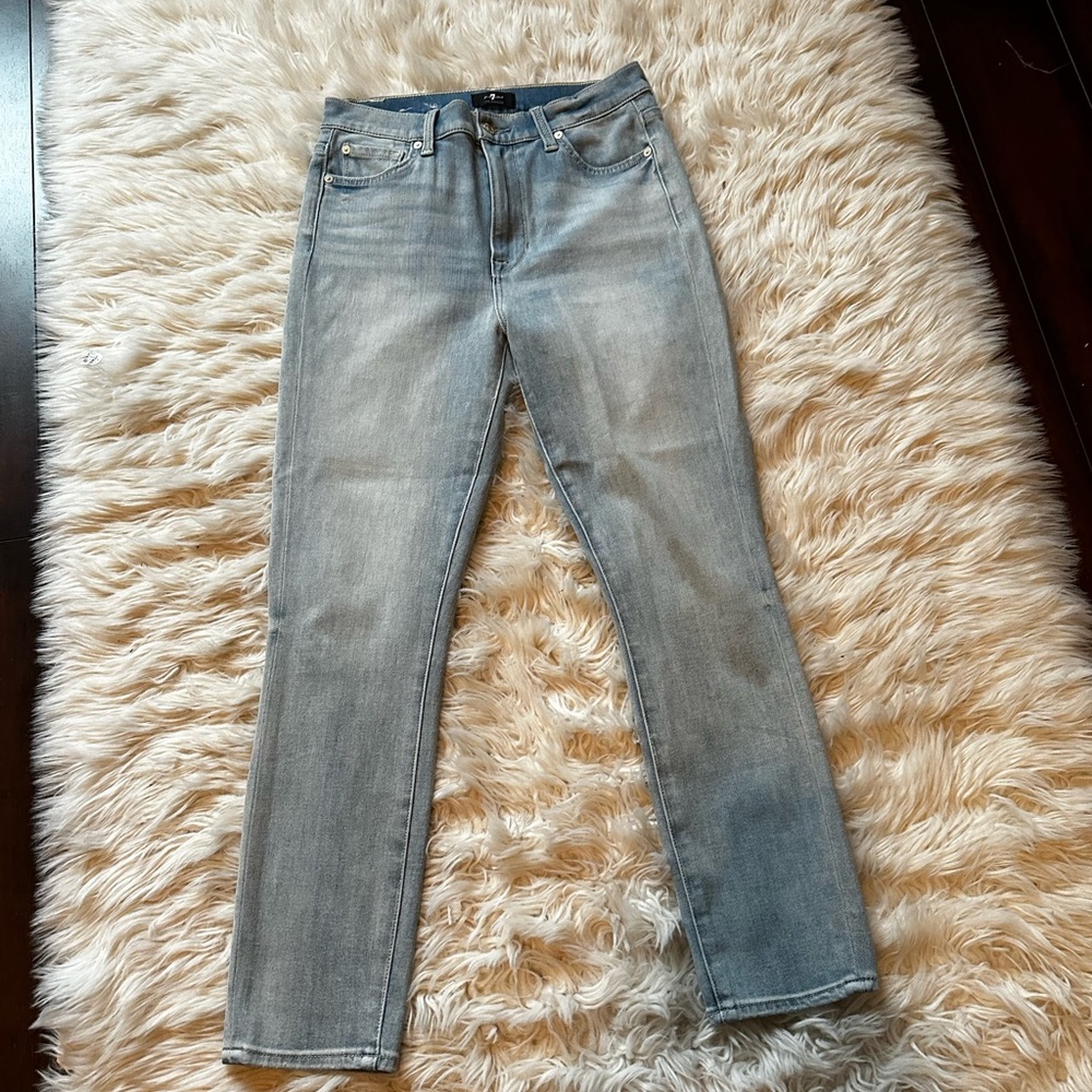 Women’s super cute hardly worn.